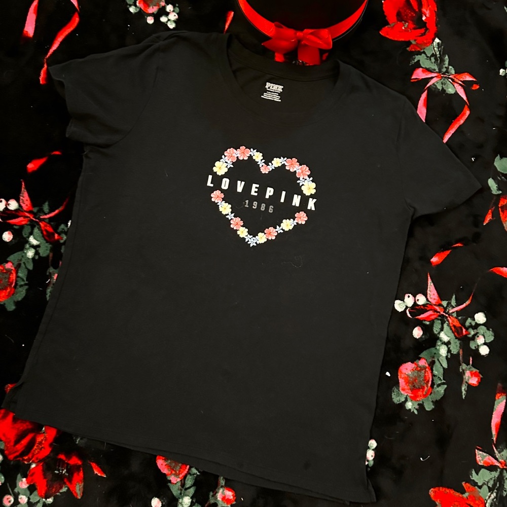 VS PINK Logo Tee with Floral Accent Black Size Large!